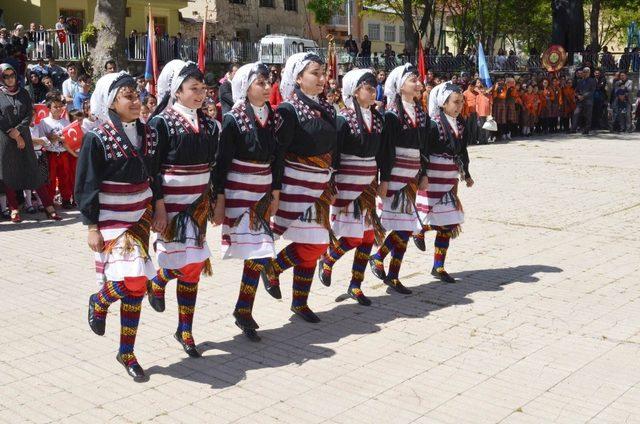 Çemişgezek’te halaylı, horonlu kutlama