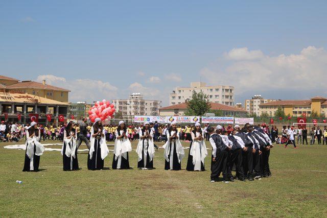 Silopi'de 6 yıl sonra 23 Nisan kutlaması stadyumda yapıldı