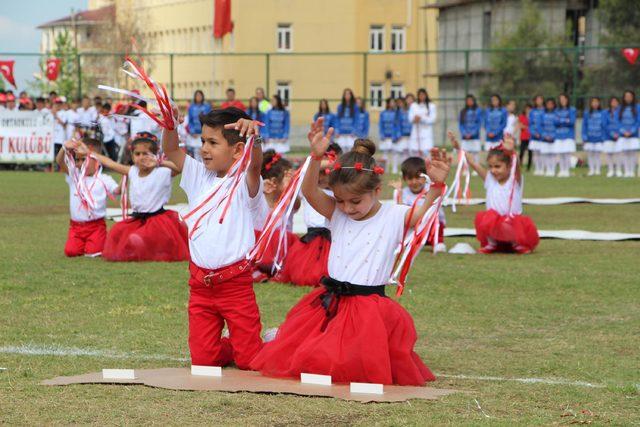 Silopi'de 6 yıl sonra 23 Nisan kutlaması stadyumda yapıldı