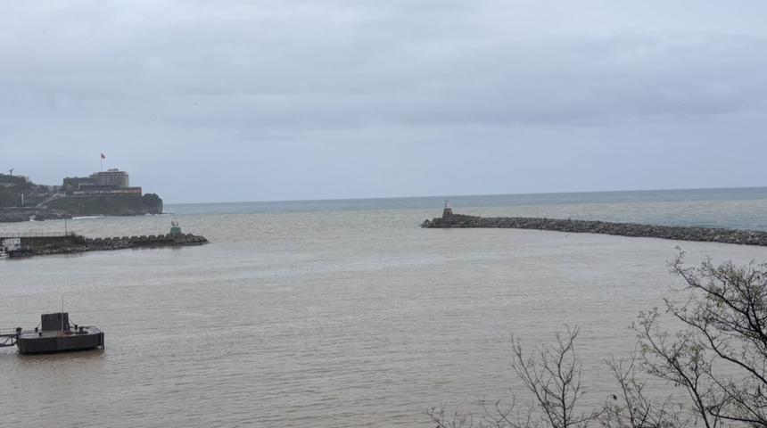 Zonguldak'ta sağanağın ardından denizin rengi değişti