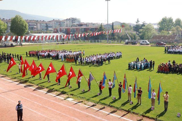 Körfez’de 23 Nisan coşkusu stada sığmadı