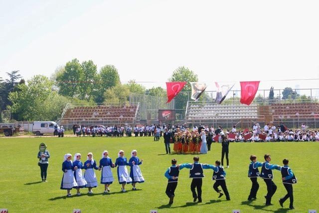 Körfez’de 23 Nisan coşkusu stada sığmadı