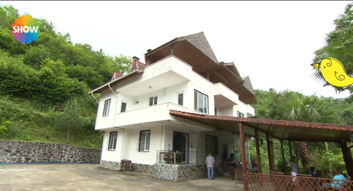 Cengiz Kurtoğlu nun &ccedil;ay bah&ccedil;eleriyle &ccedil;evrili k&ouml;y evi merak uyandırdı 1