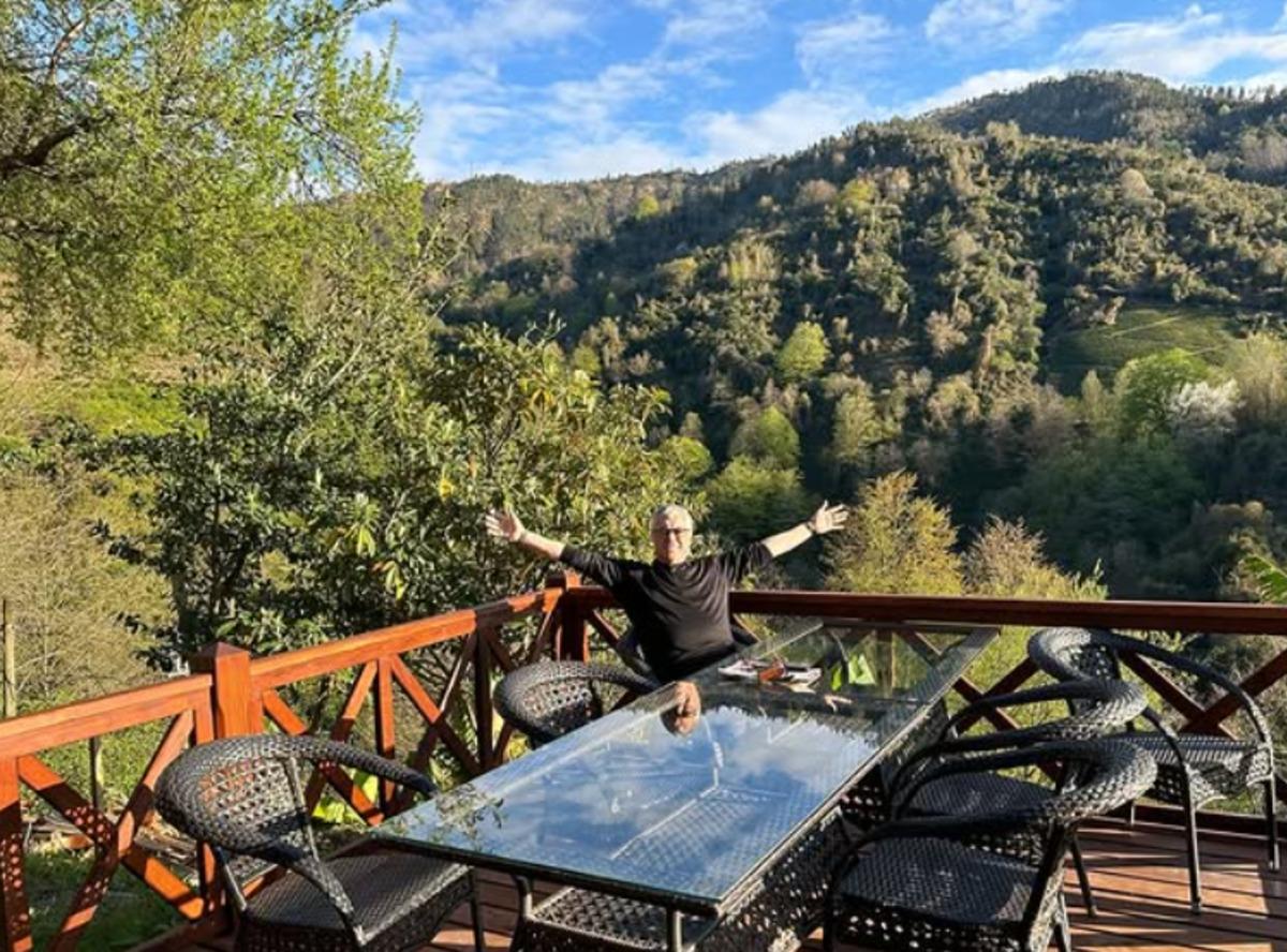 Cengiz Kurtoğlu nun &ccedil;ay bah&ccedil;eleriyle &ccedil;evrili k&ouml;y evi merak uyandırdı 2