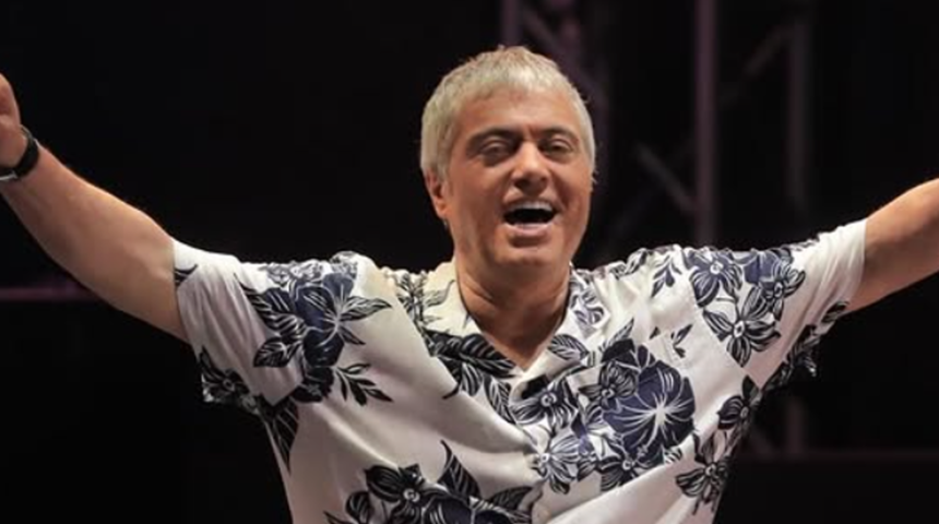 Cengiz Kurtoğlu'nun &ccedil;ay bah&ccedil;eleriyle &ccedil;evrili k&ouml;y evi merak uyandırdı