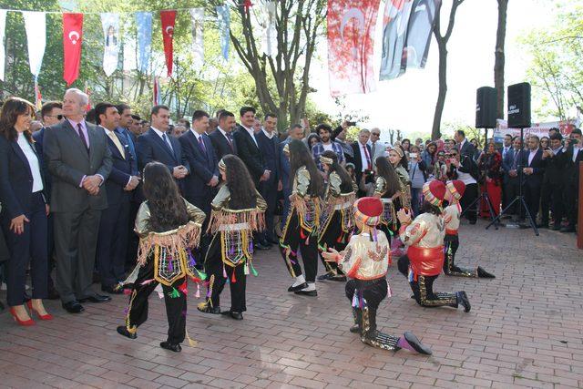 Çocuklar illüzyon gösterisiyle doyasıya eğlendi