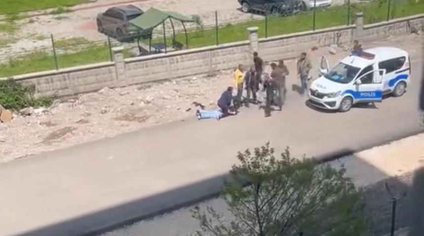 Okul &ccedil;evresinde peş peşe silah sıkıldı, &ouml;ğrenciler ve veliler korku dolu anlar yaşadı