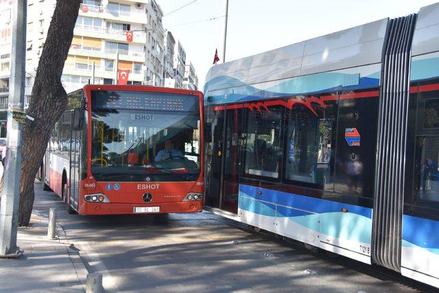 İzmir'de tramvayın elektrik bağlantısı koptu, seferler aksadı