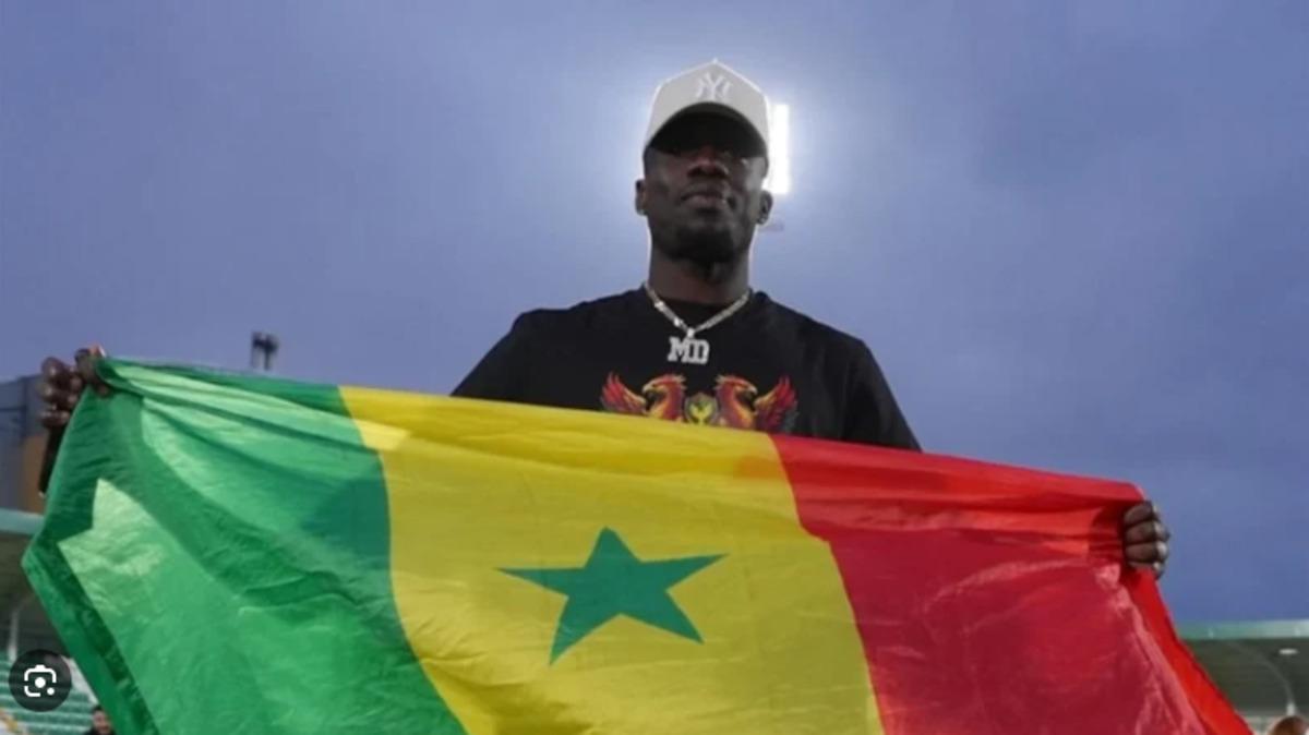 Kutlamalarda gerginlik! Amedspor un golc&uuml;s&uuml; Mbaye Diagne ye polis m&uuml;dahalesi 1