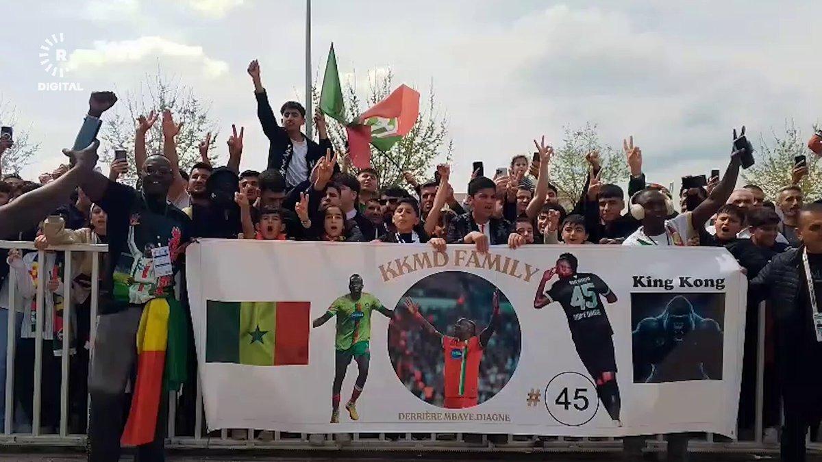 Kutlamalarda gerginlik! Amedspor un golc&uuml;s&uuml; Mbaye Diagne ye polis m&uuml;dahalesi 3