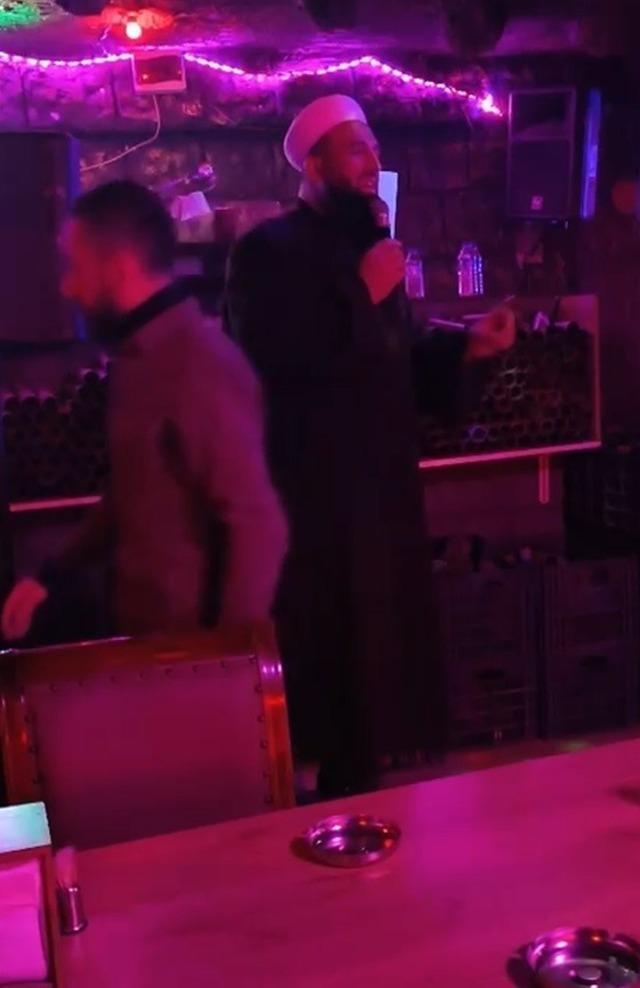 Eğlence mekanına girip ahireti anlattı 1