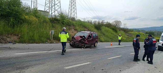 &Ccedil;anakkale&rsquo;de iki otomobil &ccedil;arpıştı: 4 kişi yaralandı 3