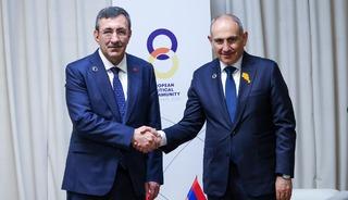Ermenistan ile T&uuml;rkiye arasında imzalar atıldı! "Memnuniyet duyuyoruz"