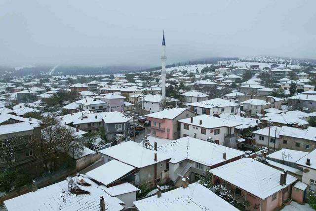 Kar yağışının ardından oluşan sis s&uuml;r&uuml;c&uuml;lere zor anlar yaşattı 3