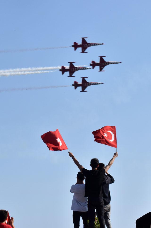 Türk Yıldızları çocuklar için uçtu