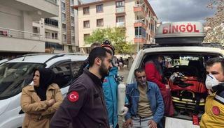 Bing&ouml;l&rsquo;de dumanlar binayı sardı: 13 kişi dumandan etkilendi