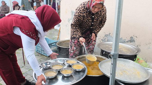 Çiftçi hayrına 2 bin kişi katıldı: 35 kazan yemek dağıtıldı