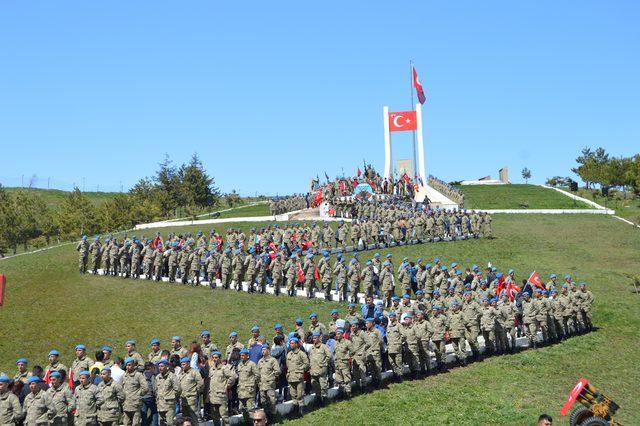 Hakkarili çocuklar helikoptere bindi