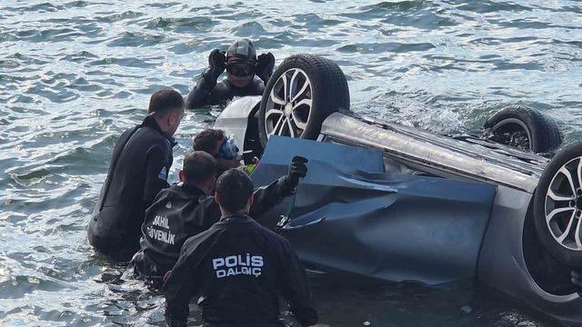 Van G&ouml;l&uuml;&rsquo;ne u&ccedil;an otomobildeki 1 kişi yaralandı 9