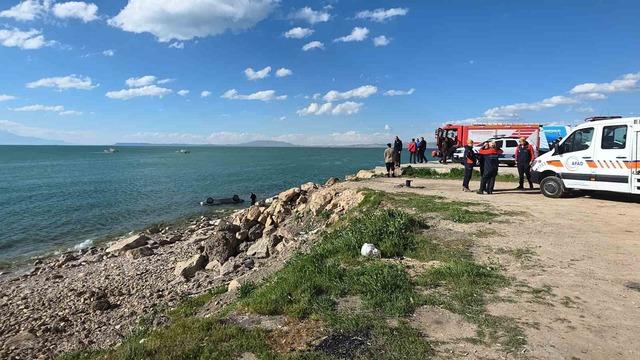 Van G&ouml;l&uuml;&rsquo;ne u&ccedil;an otomobildeki 1 kişi yaralandı 7