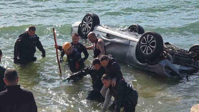 Van G&ouml;l&uuml;&rsquo;ne u&ccedil;an otomobildeki 1 kişi yaralandı 2