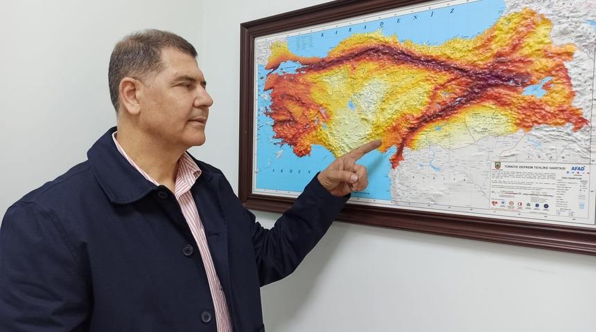 7 ve &uuml;zeri deprem iddiasına haritayla yanıt verdi: "Bu fay uzun s&uuml;redir &uuml;retmedi"