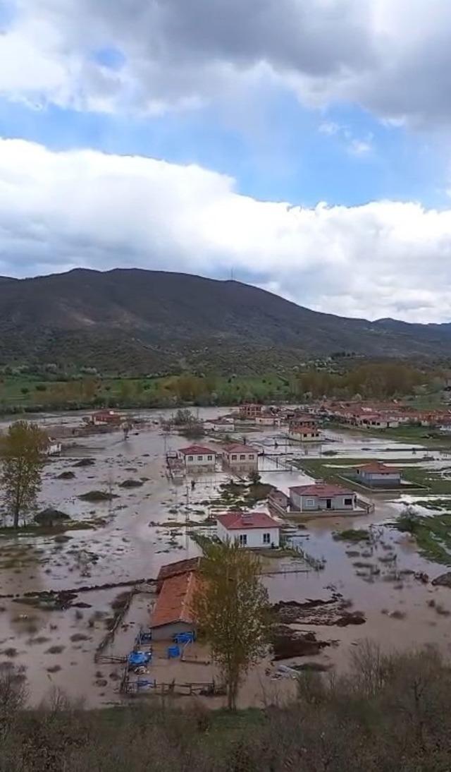 Tokat&rsquo;ta yollar &ccedil;&ouml;kt&uuml;, sular altında kalan tarım arazileri dron ile g&ouml;r&uuml;nt&uuml;lendi 3