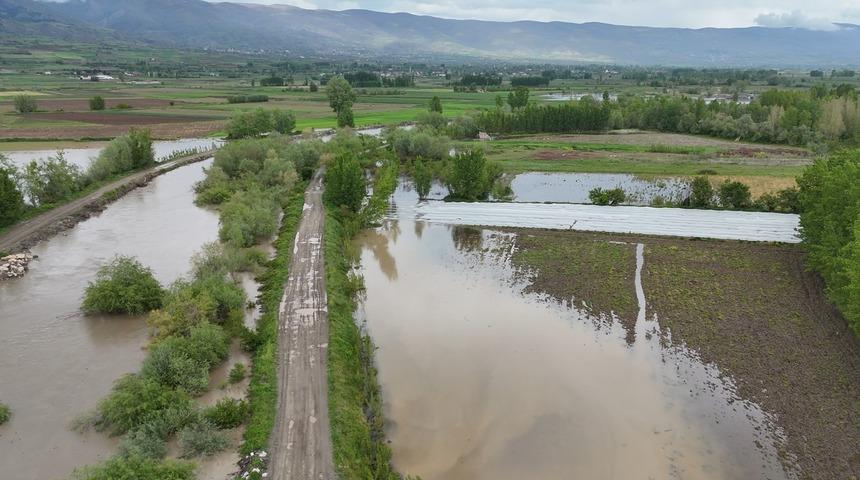 Tokat&rsquo;ta yollar &ccedil;&ouml;kt&uuml;, sular altında kalan tarım arazileri dron ile g&ouml;r&uuml;nt&uuml;lendi