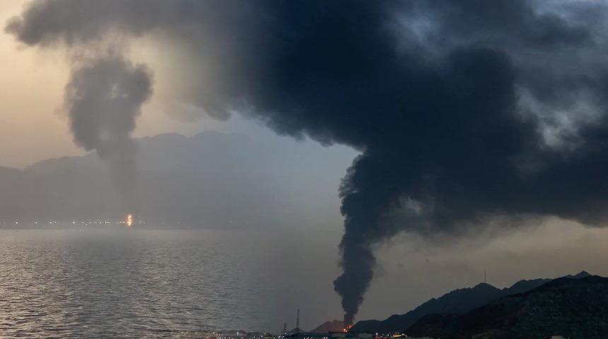İran, BAE'ye saldırdı! Petrol tesisinde yangın &ccedil;ıktı