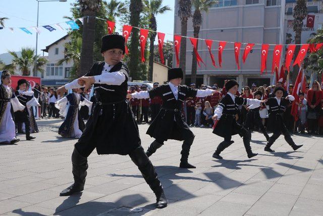 Kuşadası’nda renkli 23 Nisan kutlamaları