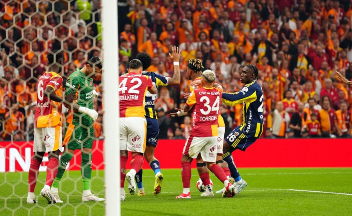 Roma Fenerbah&ccedil;e den Oosterwolde i&ccedil;in yeniden d&uuml;ğmeye bastı! 3
