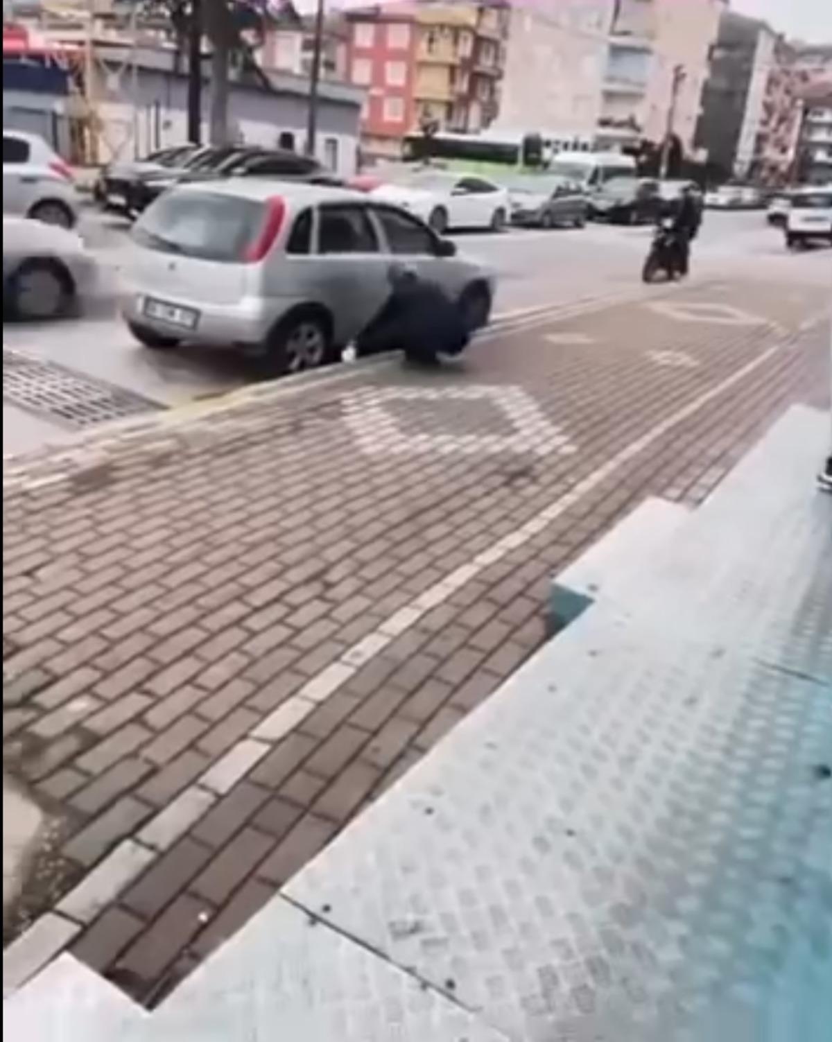 &Ccedil;ağırdığı kedinin y&uuml;z&uuml;ne yağ &ccedil;&ouml;z&uuml;c&uuml; sprey sıktı! G&ouml;zaltına alındı 1