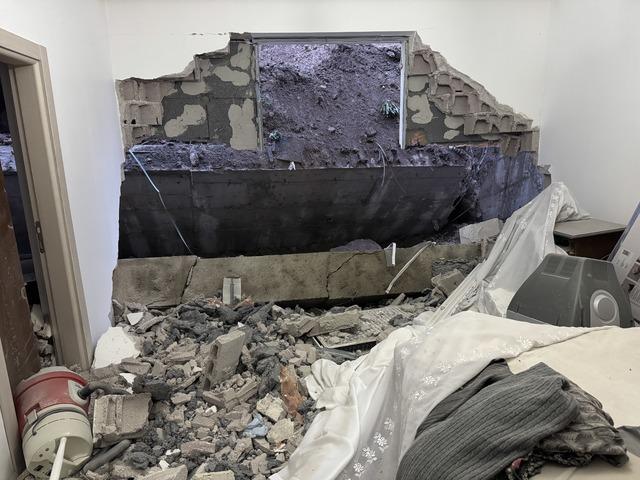 Nevşehir de &ccedil;&ouml;ken istinat duvarı, &ouml;ndeki apartmanda hasar oluşturdu 5