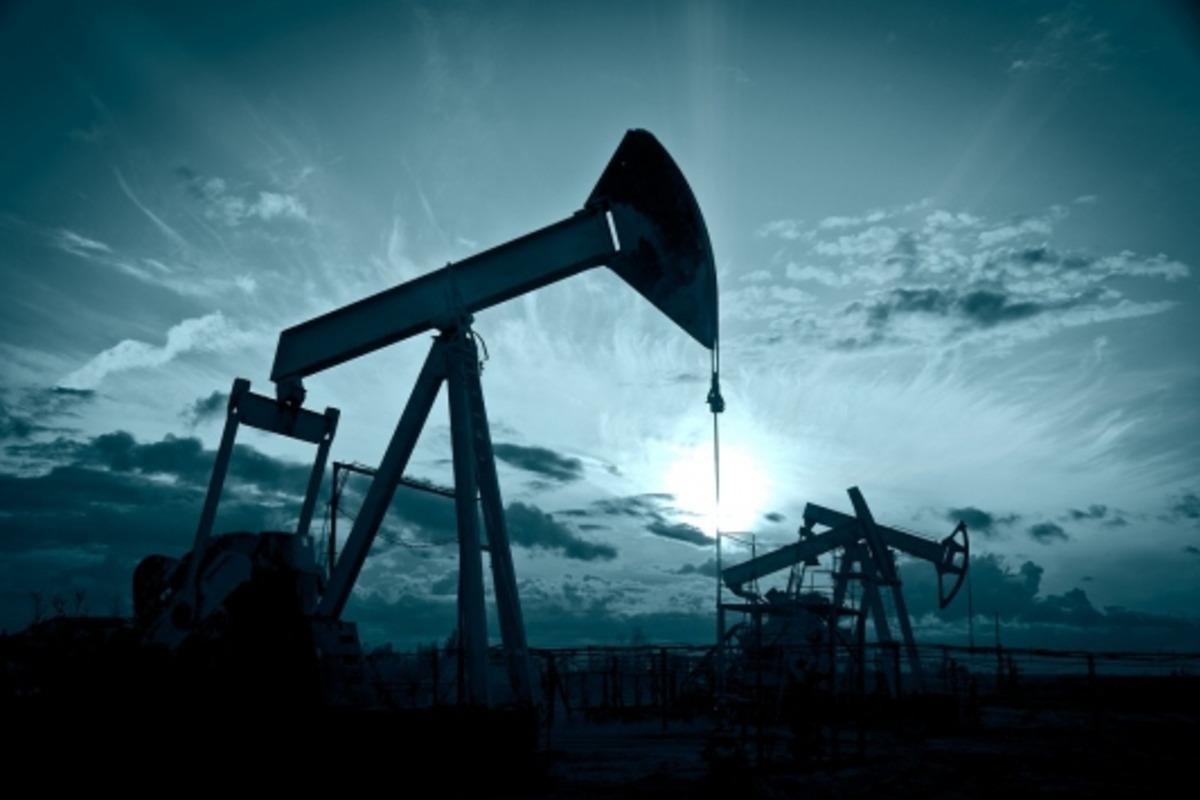 Petrolde 100 g&uuml;n sınırı aşıldı! Stoklar 8 yılın dibine iniyor, G&ouml;rsel 1