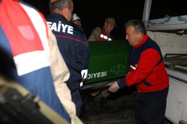 Anne ile oğlu trafik kazasında hayatını kaybetti