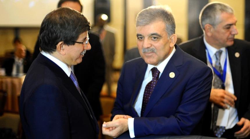 Ankara kulislerini hareketlendiren iddia: G&uuml;l ve Davutoğlu gizlice g&ouml;r&uuml;şt&uuml;