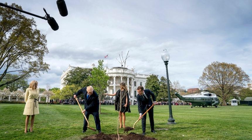 Trump ile Macron ağa&ccedil; dikti