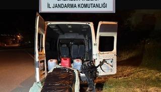 Edremit&rsquo;te 1 organizat&ouml;r tutuklandı, 31 d&uuml;zensiz g&ouml;&ccedil;men yakalandı