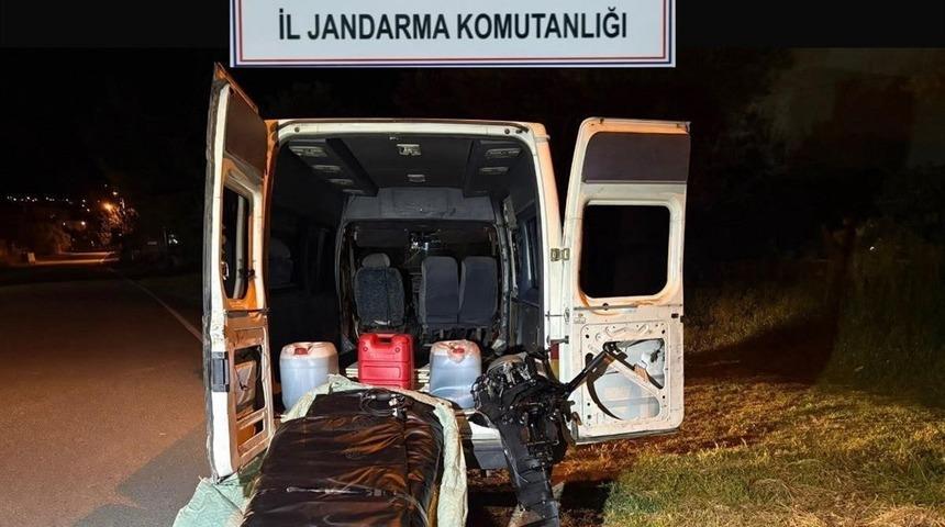 Edremit&rsquo;te 1 organizat&ouml;r tutuklandı, 31 d&uuml;zensiz g&ouml;&ccedil;men yakalandı