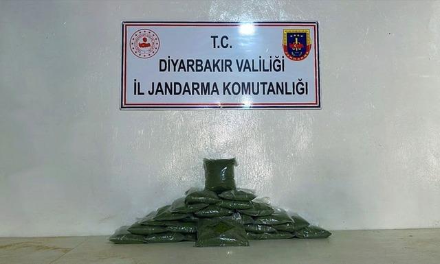 Diyarbakır&rsquo;da 20 kilo 600 gram uyuşturucu ele ge&ccedil;irildi 1