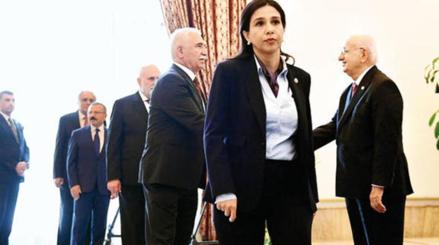 İsmail Kahraman'ın elini sıkmayan CHP'li milletvekili Gülay Yedekci'nin Twitter'daki paylaşımı olay oldu