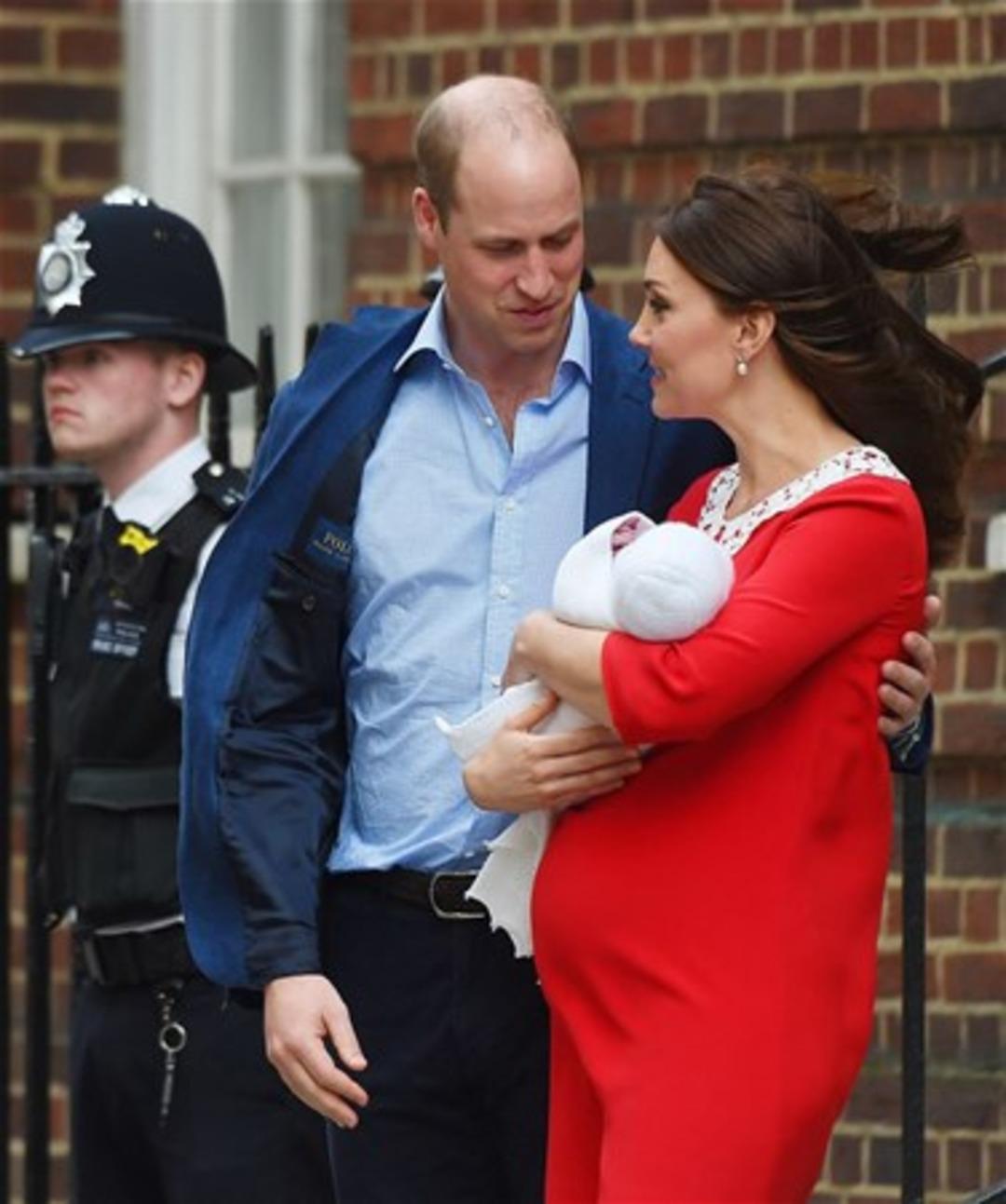 Kraliyet bebeği d&uuml;nyaya geldi 