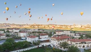 Kapadokya'da balon manzarası, mağara odalar ve &Ccedil;avuşin&rsquo;in sakinliği: Garden Inn Cappadocia