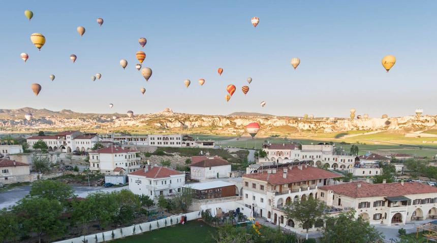 Kapadokya'da balon manzarası, mağara odalar ve &Ccedil;avuşin&rsquo;in sakinliği: Garden Inn Cappadocia