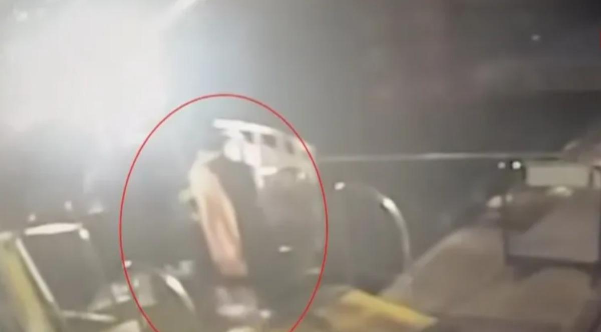 Vapurda gizemli olay: Kaybolan kadının son g&ouml;r&uuml;nt&uuml;s&uuml; ortaya &ccedil;ıktı 3