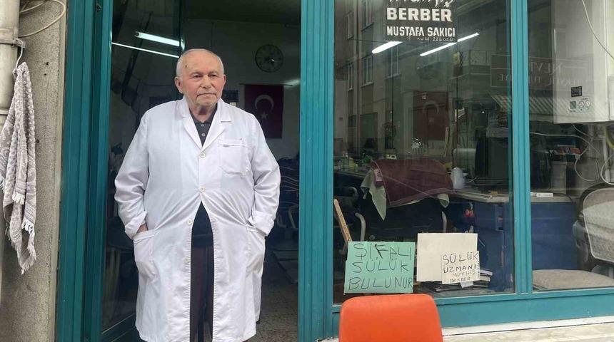 &Ccedil;orum&rsquo;un 'm&uuml;thiş berber'i: 66 yıllık mesleğine devam ediyor