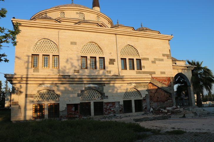 Adıyaman Valisi Nurullah Naci Kalkancı: "(Samsat'taki deprem) Depremden dolayı yaralımız yok, deprem paniğiyle kaçışırken ayağı takılan, düşen, kolunu çarpan 19 civarında vatandaşımız var." G4