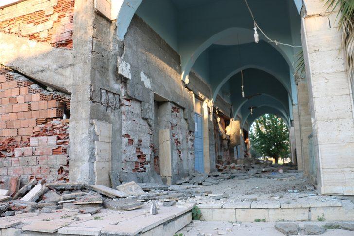 Adıyaman Valisi Nurullah Naci Kalkancı: "(Samsat'taki deprem) Depremden dolayı yaralımız yok, deprem paniğiyle kaçışırken ayağı takılan, düşen, kolunu çarpan 19 civarında vatandaşımız var." G5