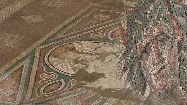 Toprağın altından çıkan 'lüks': 1800 yıllık 'ΤΡΥΦΗ' yazılı mozaik bulundu
