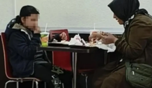 &Uuml;nl&uuml; hamburgercideki skandal cezasız kalmadı: Bakanlık faturayı kesti!